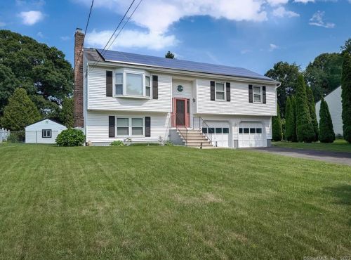 26 Shelton Ave, Waterbury, CT 06716-3239