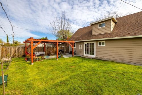 166 Tahoe Dr, Vacaville, CA 95687-5529
