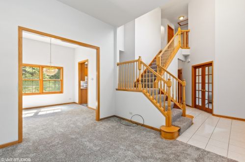 204 Red Hawk Rd, Pingree Grove IL  60140-8244 exterior