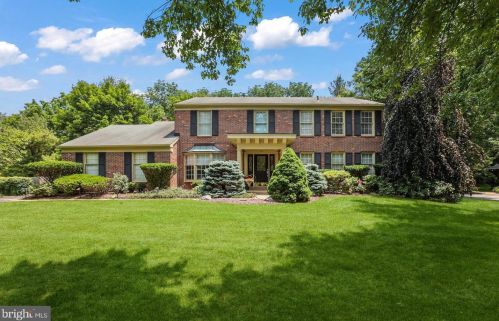 12 Tracey Dr, Trenton, NJ 08648-1548