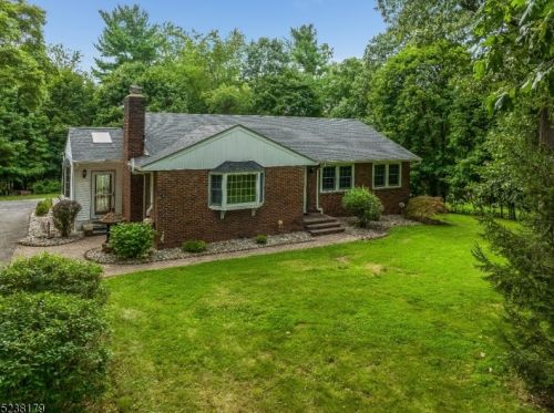 17 Greenwood Pl, Flemington, NJ 08822-6010