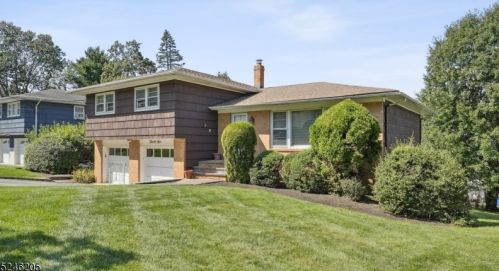 25 Cheshire Ter, Town Center, NJ 07052-2705