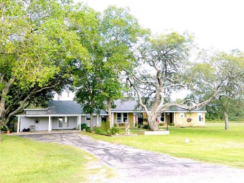 223 King Dr, Columbus, TX 78934-2061