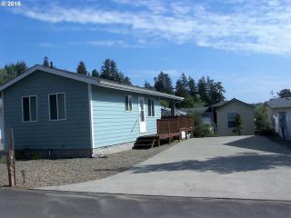 6 Pine Ln, Lakeside, OR 97449-8664