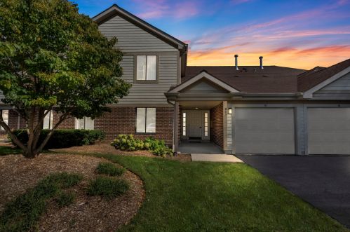 867 Carriage Ln, Palatine, IL 60074-1823