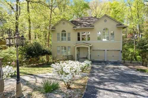 530 Elden Dr, Atlanta GA  30342-2036 exterior