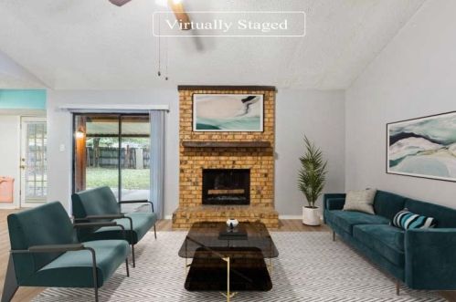 929 Red Oak St, Azle, TX 76020-2455