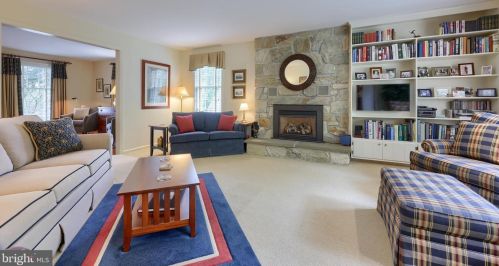 142 Bentley Ln, Lancaster PA  17603-6204 exterior