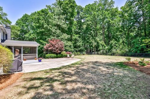7225 Hunters Branch Dr, Atlanta GA  30328-1718 exterior