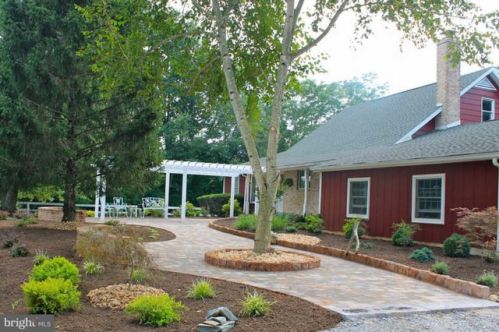 564 Big Oak Dr, Shepherdstown, WV