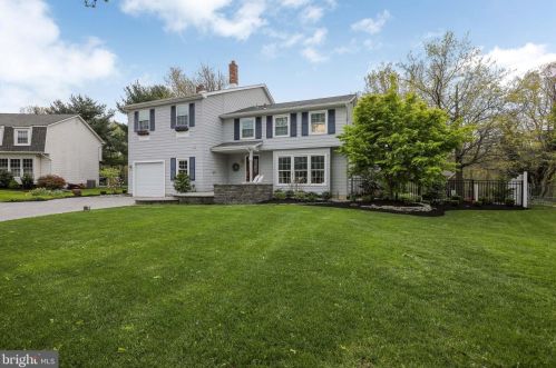 49 Lamppost Ln, Somerdale, NJ 08083-2301
