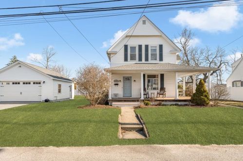 27 Greenwood Ave, Warwick, RI 02886-3023