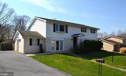 1022 Topview Dr, Harrisburg, PA 17112-2957