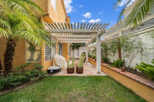 36 Del Perlatto, Irvine CA  92614-5360 exterior