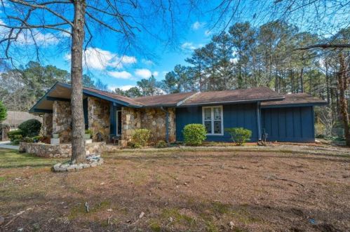 2544 Highland Dr, Conyers, GA 30013-1971