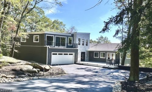 638 Mountain Rd, Kinnelon, NJ 07405-2174