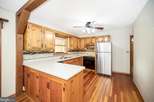 207 Anderson Dr, Fredericksburg, VA 22405-1625
