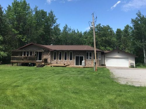 411 Asplund Dr, Hackett, MN 56623-2402