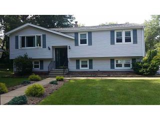 21 Peace Pipe Trl, Smithfield, RI 02917-2130