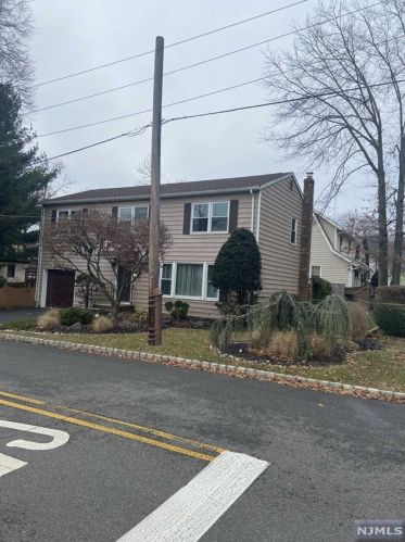 183 5th St, Cresskill, NJ 07626-2048