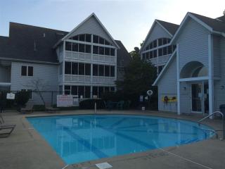 1204 College Mall Rd, Blmgtn IN  47401-6174 exterior