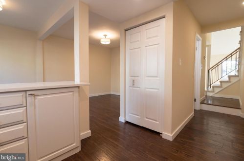 13378 Hungerford Pl, Herndon VA  20170-4365 exterior