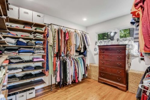 7290 Hunters Br Dr, Atlanta GA  30328-1719 exterior
