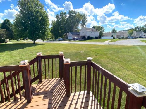 435 Deerpath Ct, Hobart IN 46342-5743 exterior