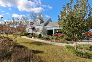 36 1st Ave, Kilmarnock, VA 22482-9575