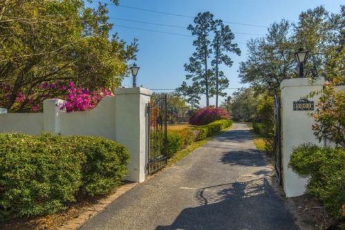 5001 Stono Plantation Dr, Meggett, SC 29449-5838