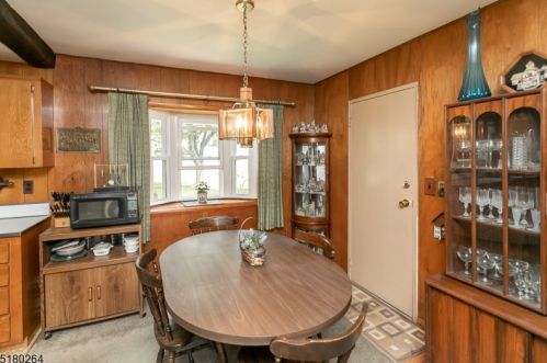 4 Lawrence Dr, Hackettstown NJ  07840-2510 exterior