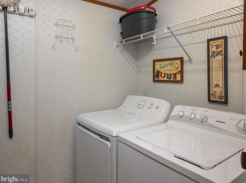 208 Saddleford Ct, Lancaster PA  17603-2188 exterior