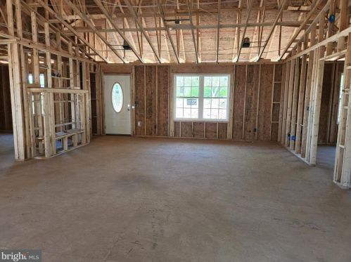 1023 High Top Rd, Linden, VA 22642-5436