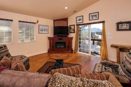 10140 Olympic Blvd, Truckee CA  96161-1701 exterior