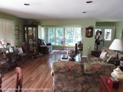 670 Buckingham Dr, Lakehurst, NJ 08759-4534