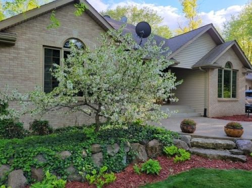7355 Lone Cedar Trl, South Beloit, IL 61080-9491
