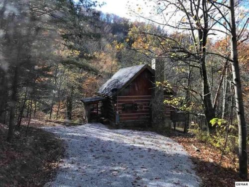 3023 Kulpan Way, Pigeon Forge, TN 37862-8468