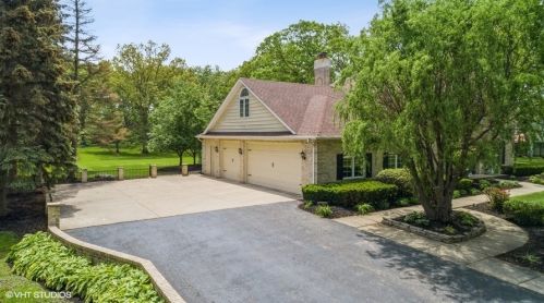 70 Horseshoe Ln, Lemont IL  60439-9118 exterior