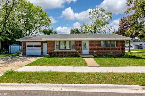 202 Maple Ct, Addison, IL 60101-3938