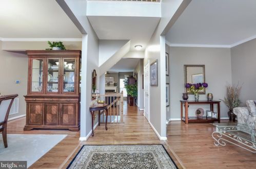 8245 Tenbrook Dr, Gainesville, VA 20155-3845