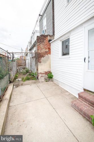 2818 Cedar St, Philadelphia, PA 19134-4212