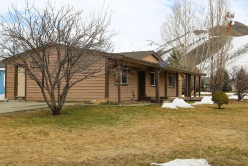 121 7th St, Broadford, ID 83313-5089