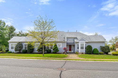 1 Daniell Ct, Lakehurst, NJ 08759-6167