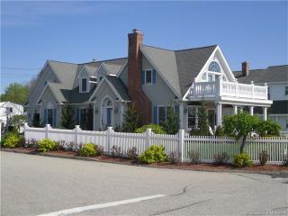 1 South Dr, Niantic, CT 06357-3518