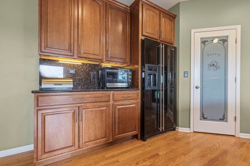 816 Mark Ln, Pingree Grove IL  60140-8278 exterior