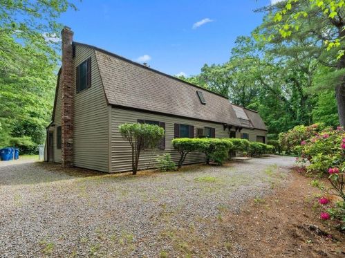 50 Ann Dr, Warwick, RI 02818-1124