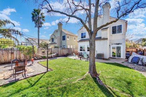 831 Chateau Cir, Vacaville CA  95687-7432 exterior