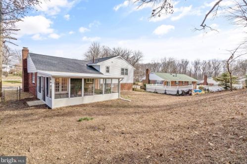 5217 Ravensworth Rd, Springfield VA  22151-2510 exterior