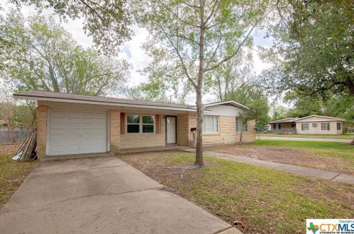 3302 Greenwood St, Victoria, TX 77901-4235