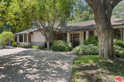 4755 White Oak Pl, Van Nuys, CA 91316-3726